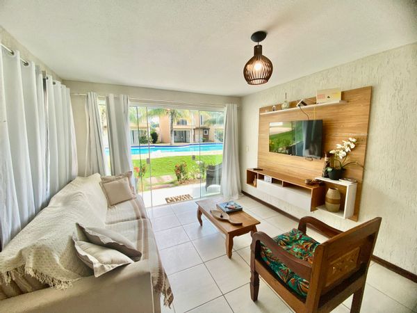 Casa excelente. 3 quartos. Local tranquilo, com uma piscina sensacional. Conforto e tranquilidade!