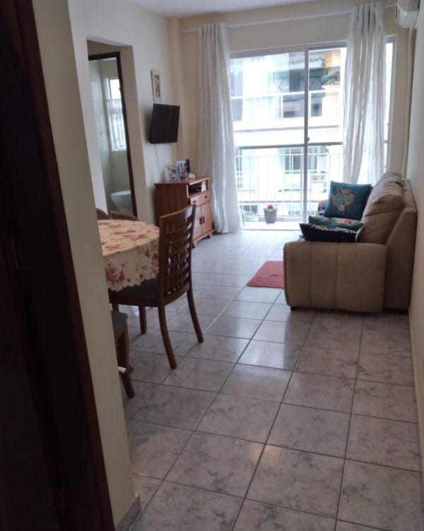 Apartamento a poucos passos da praia, em Balneário Camboriú