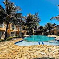 Casa excelente. 3 quartos. Local tranquilo, com uma piscina sensacional. Conforto e tranquilidade!